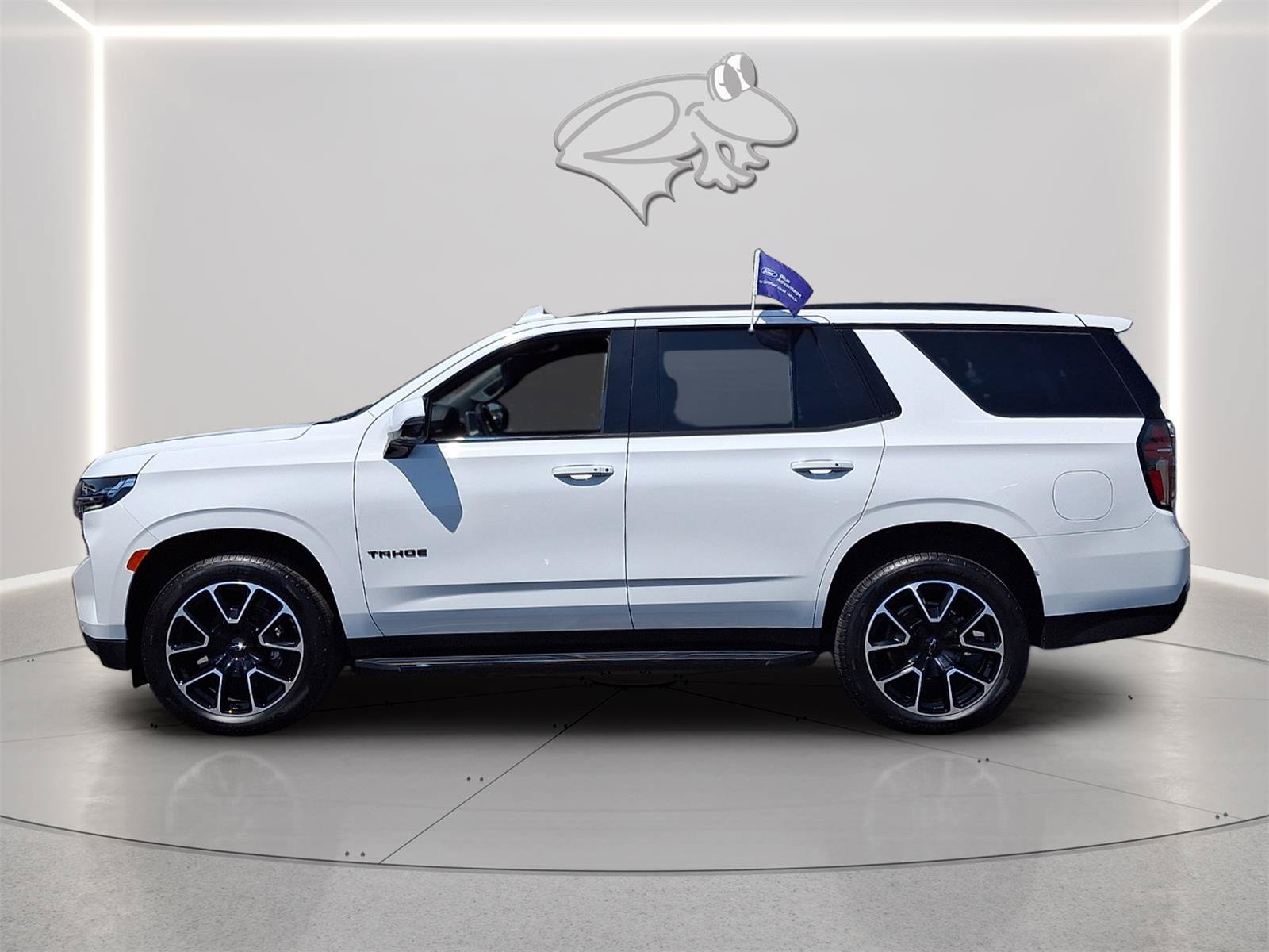 Used 2022 Chevrolet Tahoe RST w/ Luxury Package AWD/4WD image 2