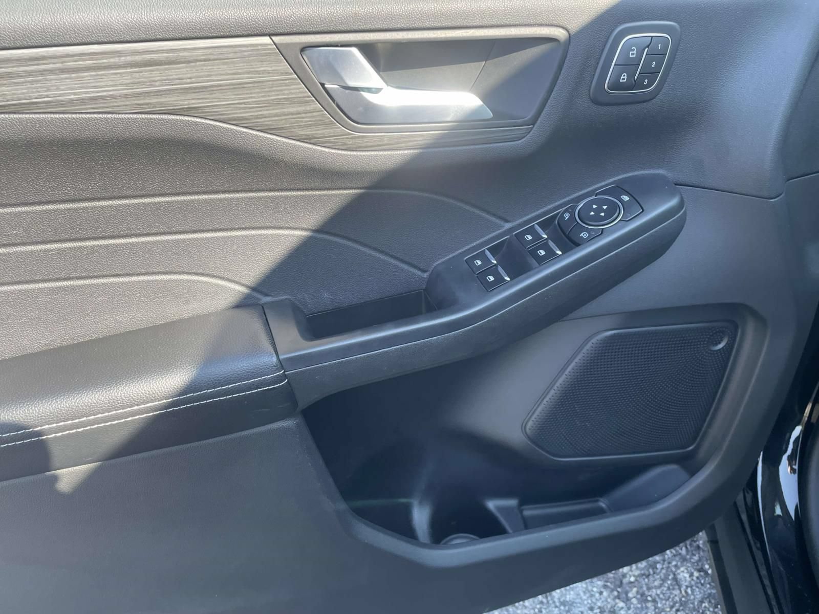 Certified 2023 Ford Escape Platinum AWD/4WD image 18