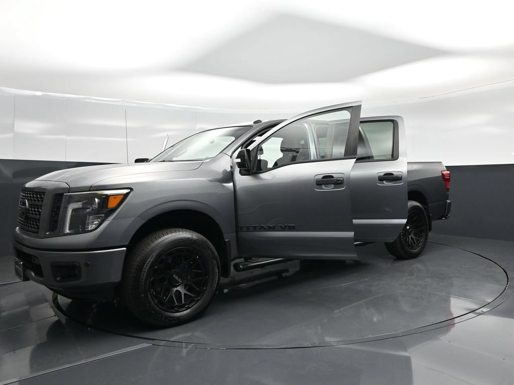 Used 2019 Nissan Titan SV w/ SV Convenience Package RWD image 31