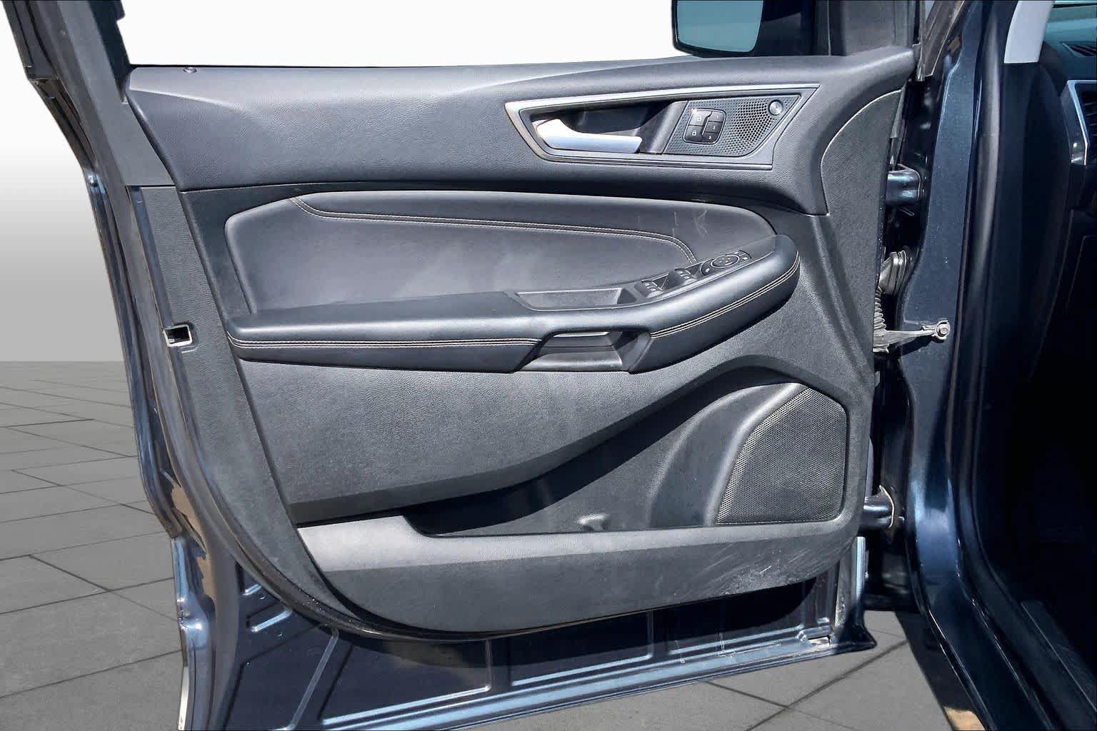 Certified 2024 Ford Edge Titanium AWD/4WD image 22