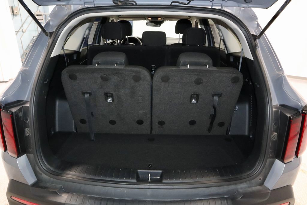 Used 2023 Kia Sorento LX FWD image 13