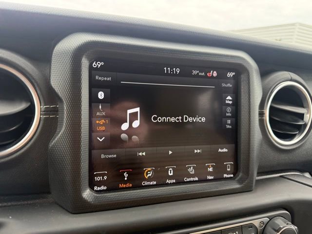 Used 2018 Jeep Wrangler Unlimited Sahara image 21