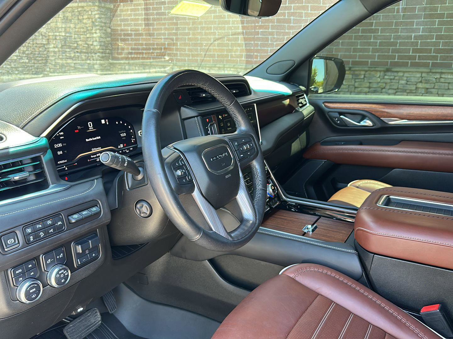 Used 2023 GMC Yukon Denali Ultimate AWD/4WD image 10