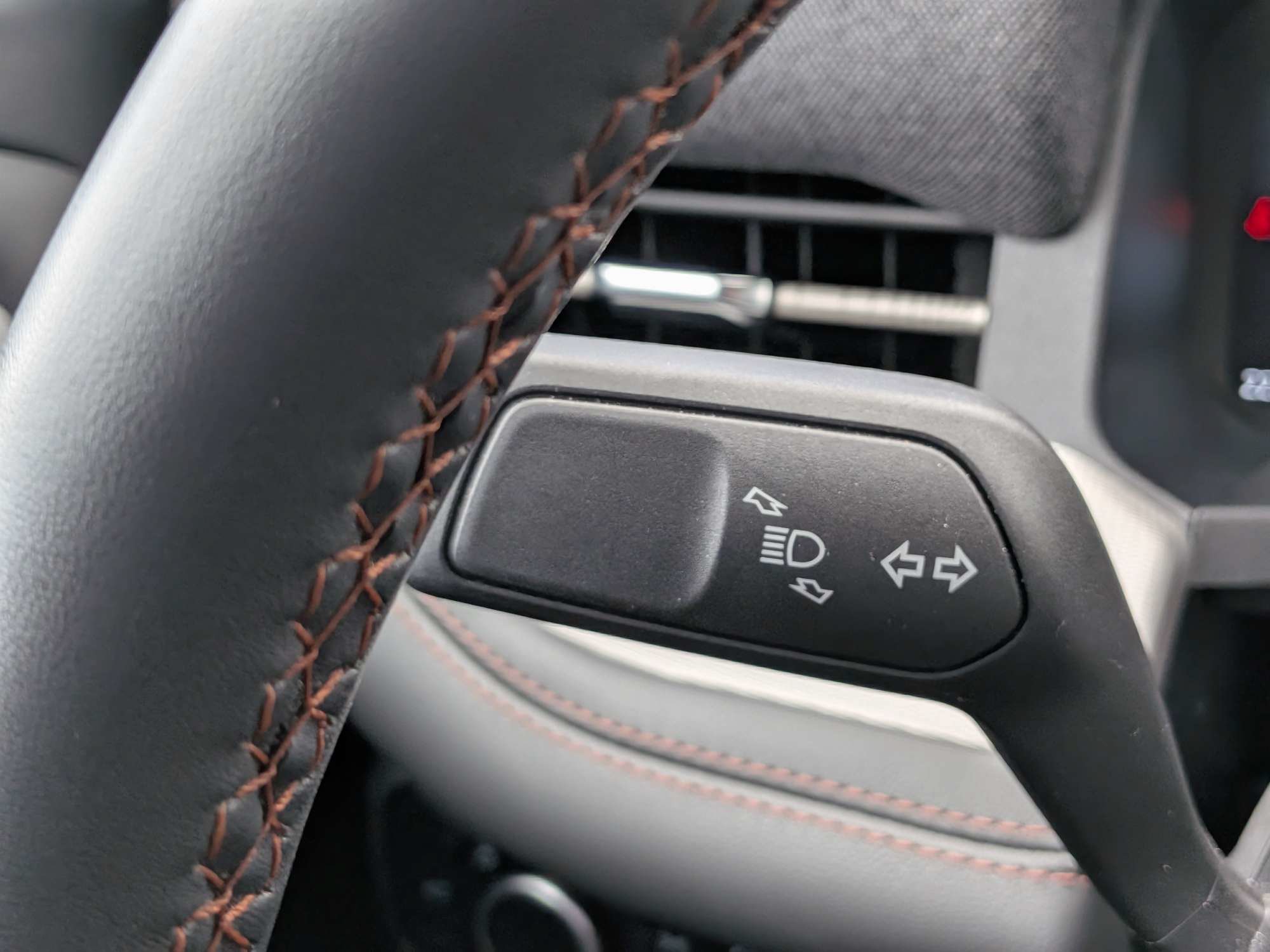 Certified 2025 Ford Explorer Active RWD image 29