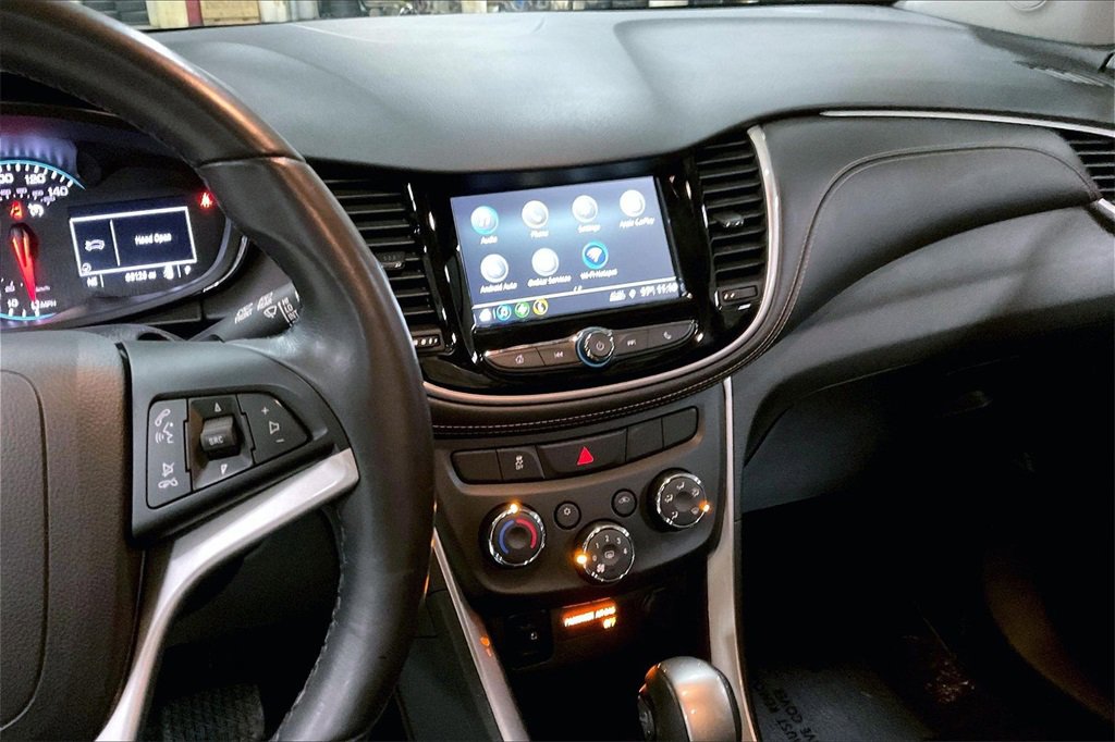 Used 2019 Chevrolet Trax LT w/ LT Convenience Package image 6