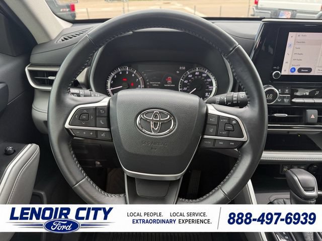 Used 2023 Toyota Highlander XLE AWD/4WD image 15