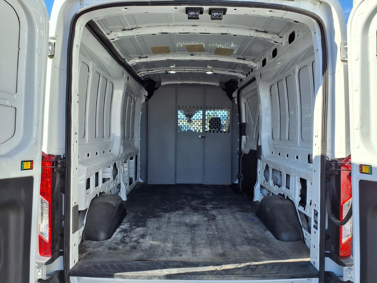 Certified 2022 Ford E-Transit Base image 11