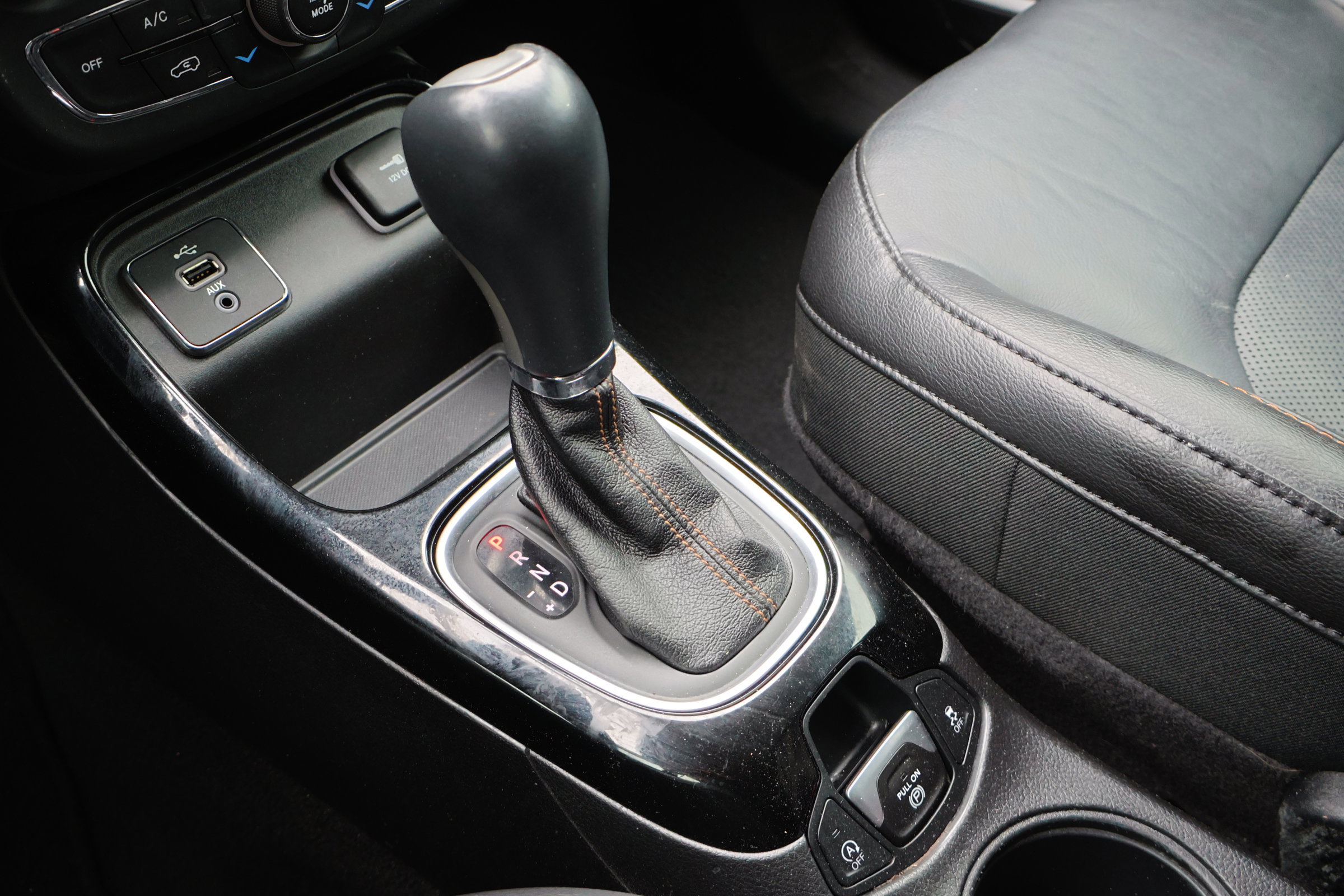 Used 2018 Jeep Compass Limited w/ Navigation Group image 27