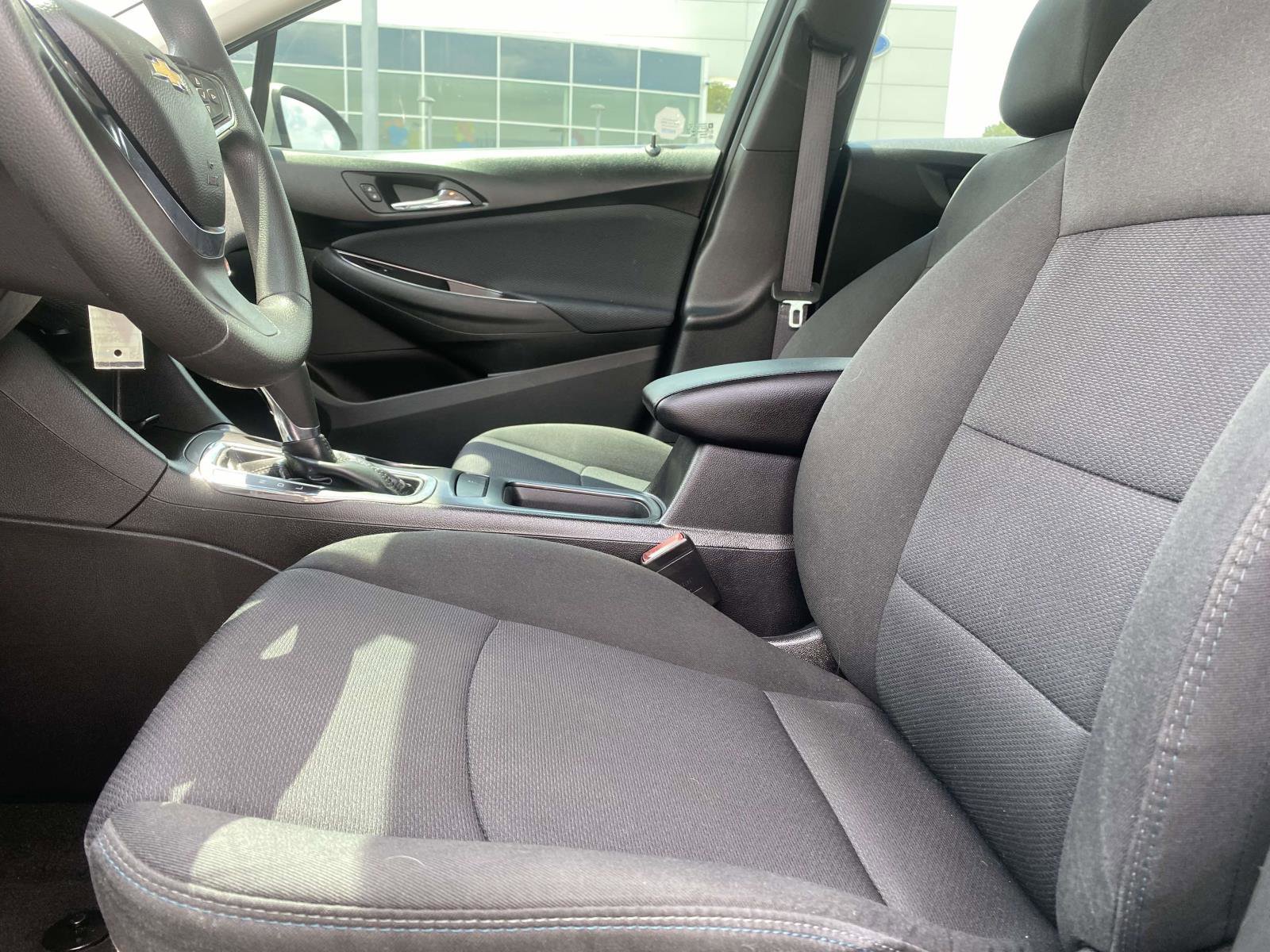 Used 2017 Chevrolet Cruze LT FWD image 13