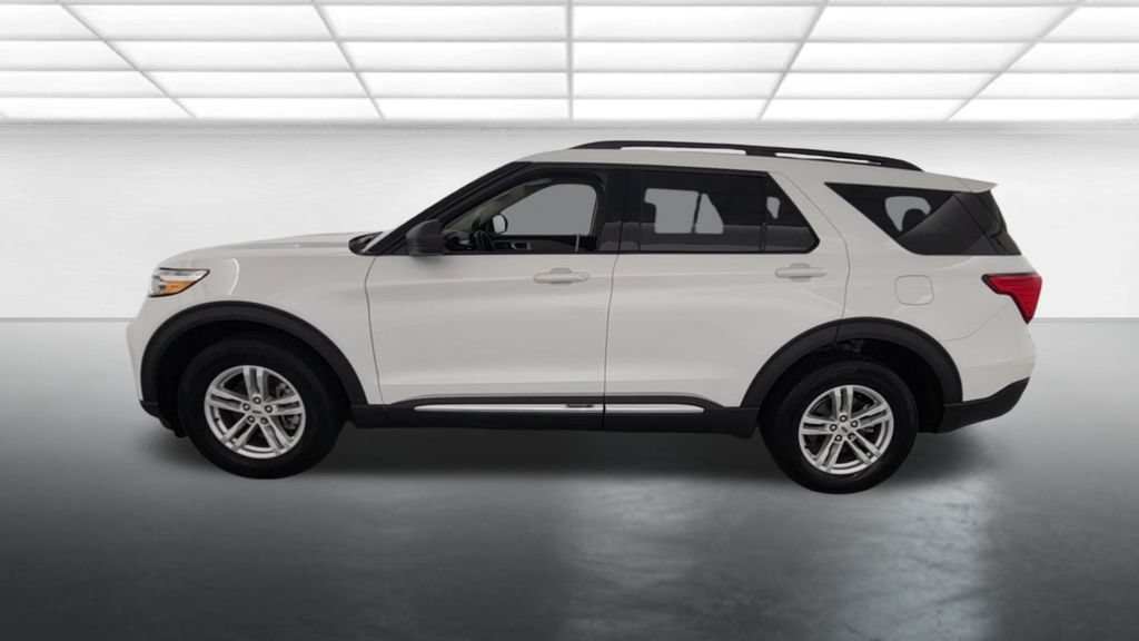 Certified 2024 Ford Explorer XLT w/ Equipment Group 202A AWD/4WD image 4