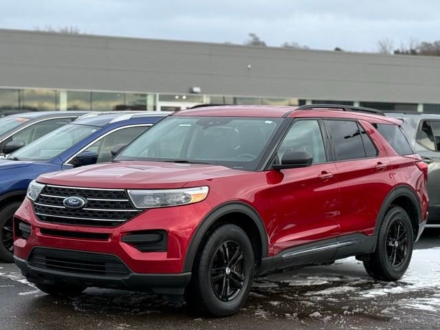 Certified 2023 Ford Explorer XLT image 3
