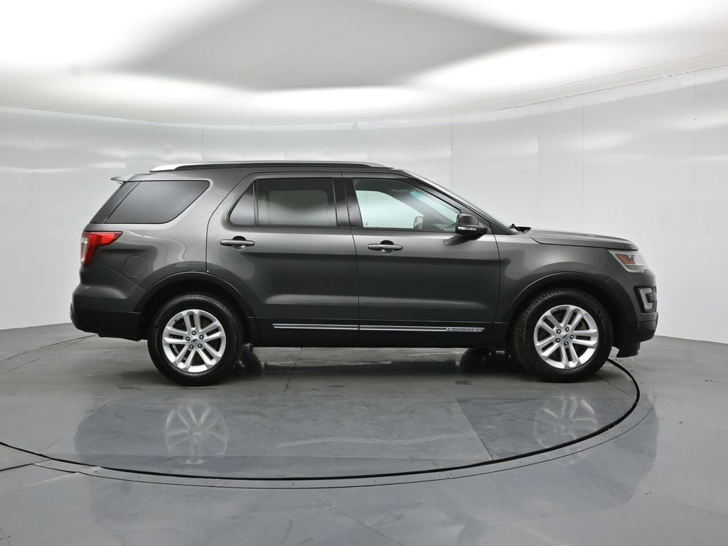 Certified 2017 Ford Explorer XLT w/ Equipment Group 202A image 28
