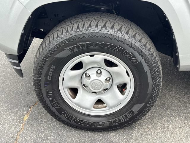 Used 2022 Toyota Tacoma SR AWD/4WD image 39
