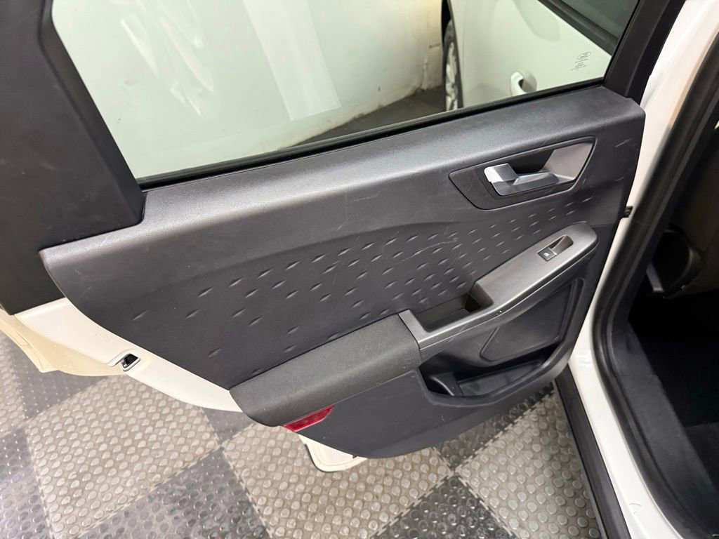 Certified 2020 Ford Escape SE image 42