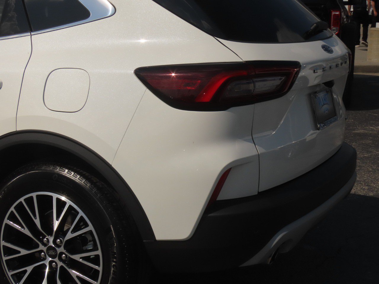 Certified 2025 Ford Escape SE FWD image 16