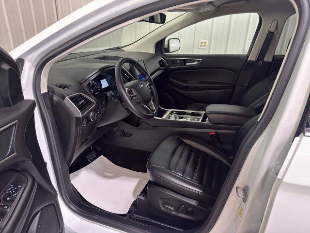 Certified 2024 Ford Edge SEL w/ Convenience Package AWD/4WD image 2