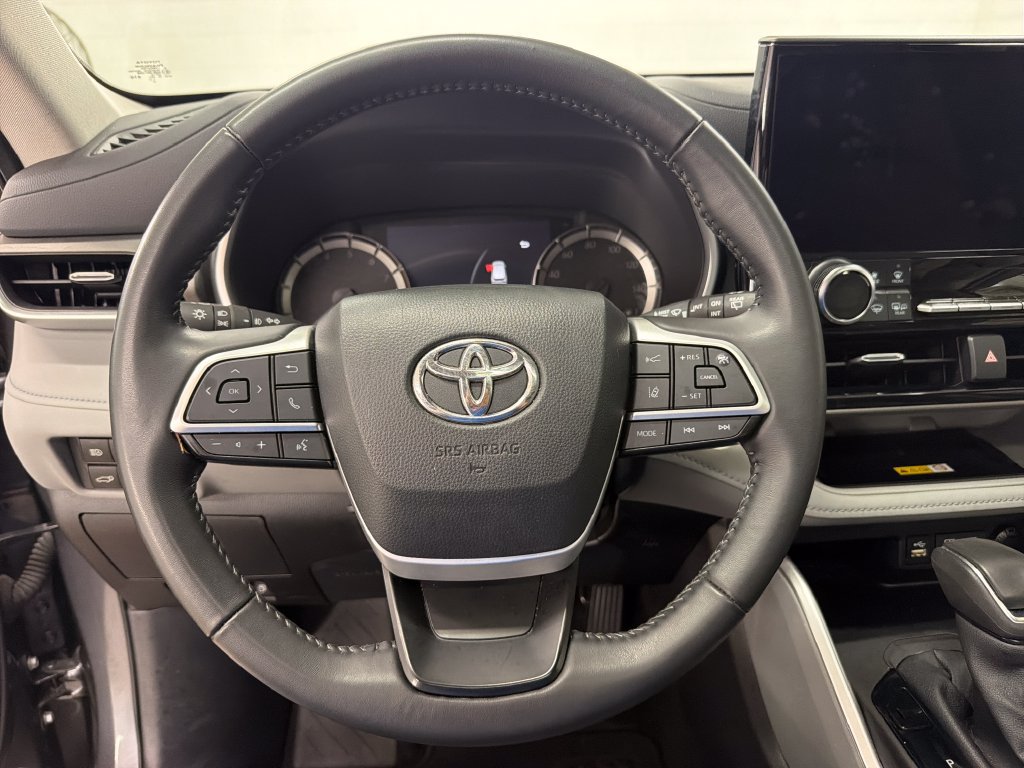 Used 2024 Toyota Highlander XLE FWD image 20