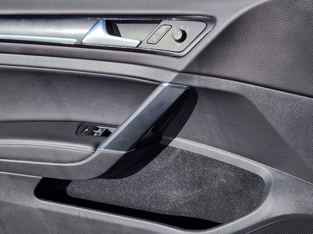 Used 2018 Volkswagen Golf R 4-Door image 11