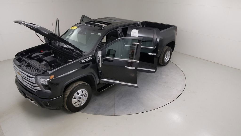 Used 2024 Chevrolet Silverado 3500 High Country w/ High Country Premium Package image 59