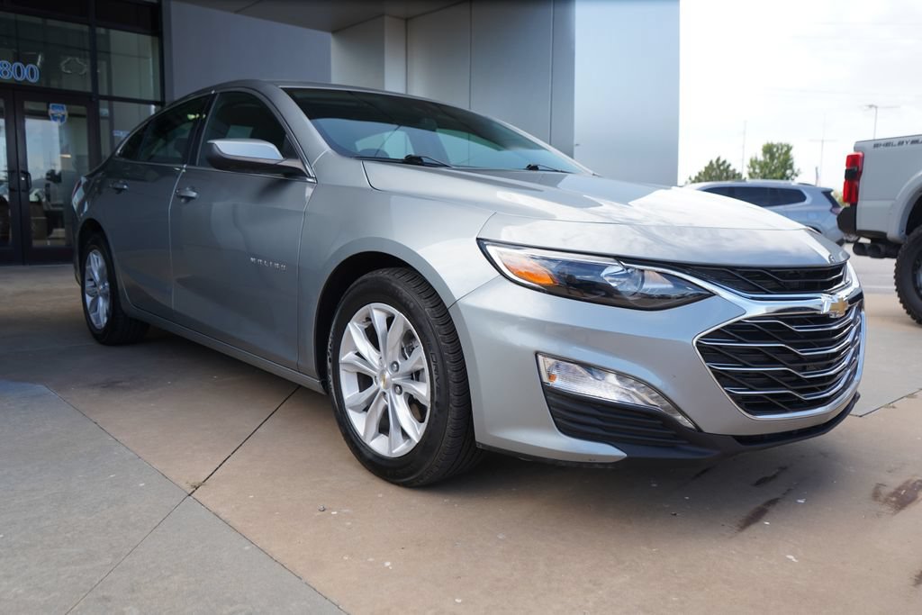 Used 2025 Chevrolet Malibu LT FWD image 2