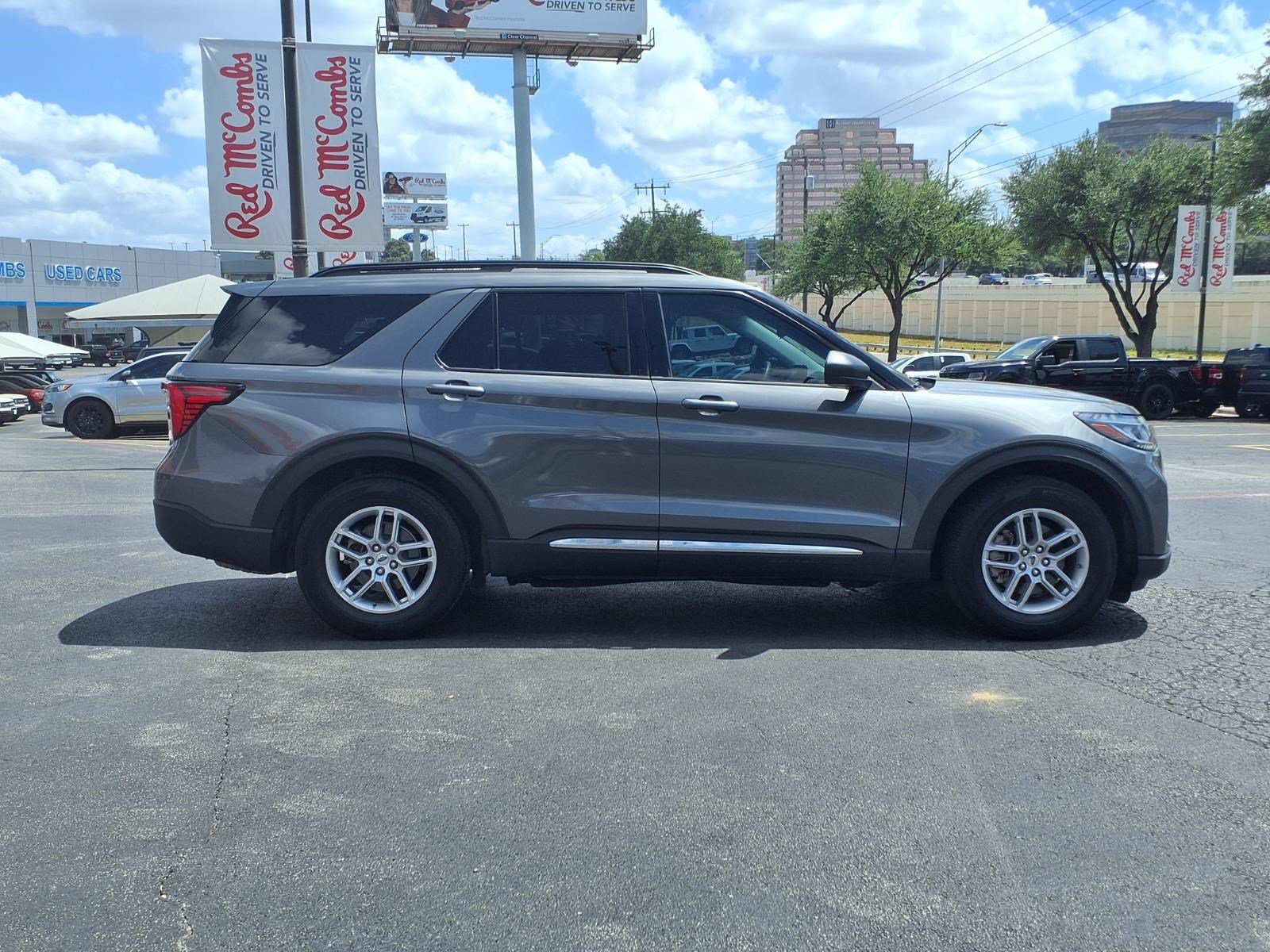 Certified 2025 Ford Explorer Active w/ Active Comfort Package RWD image 5