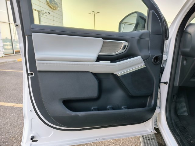 Certified 2025 Ford Expedition Max Platinum w/ Driver's Package AWD/4WD image 9