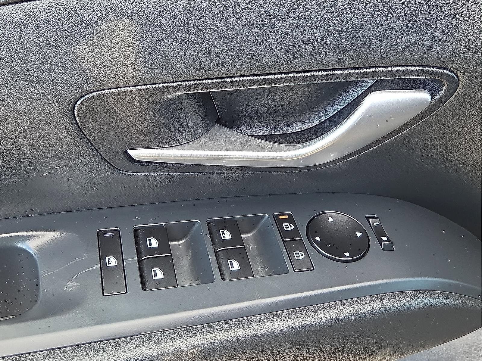 Used 2025 Hyundai Santa Cruz SE image 12