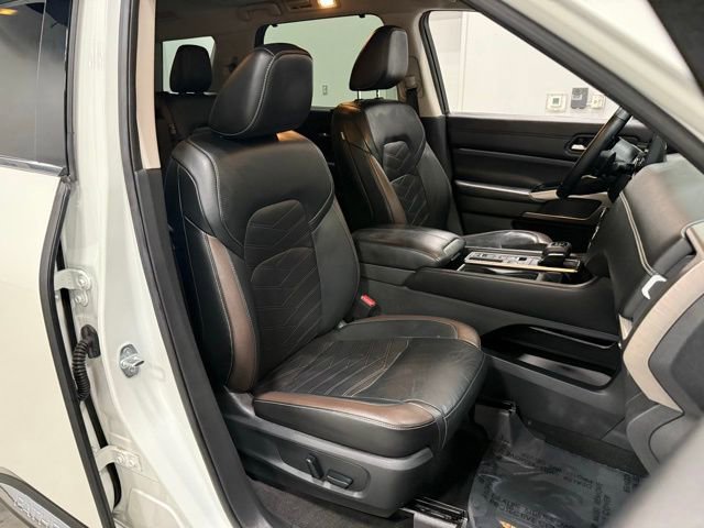 Used 2022 Nissan Pathfinder Platinum w/ Cargo Package image 42