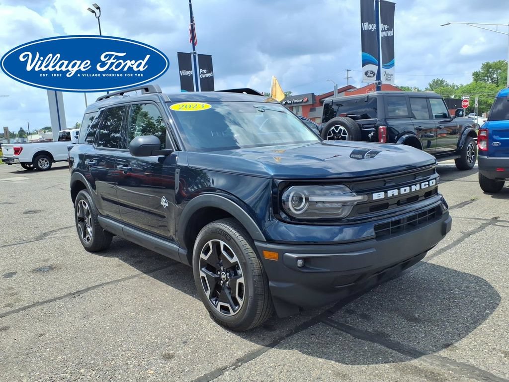 Certified 2023 Ford Bronco Sport Outer Banks w/ Tech Package AWD/4WD image 3