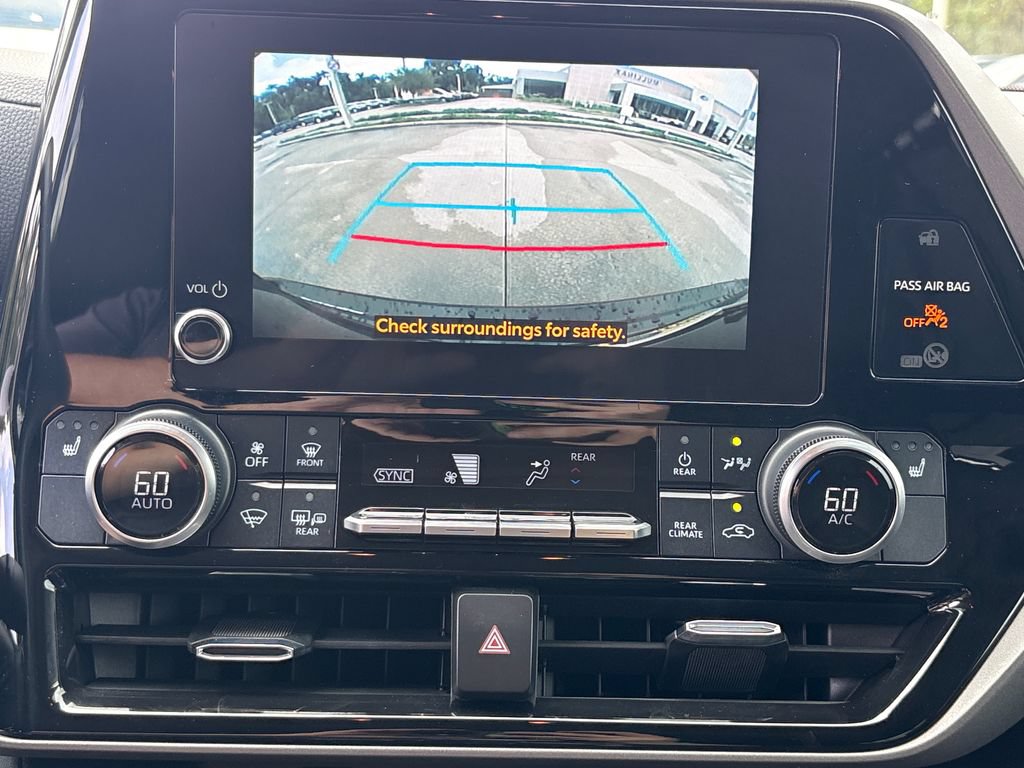 Used 2023 Toyota Highlander XLE FWD image 26