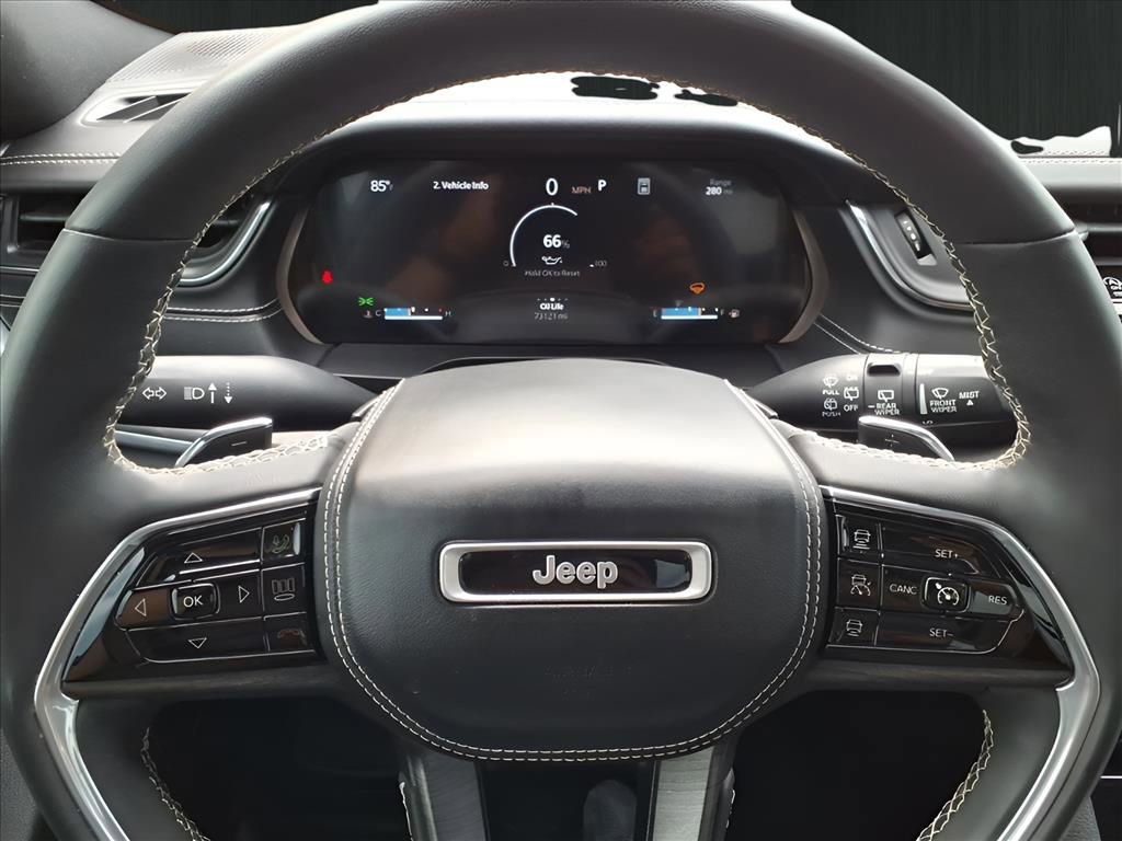 Used 2023 Jeep Grand Cherokee Overland image 25