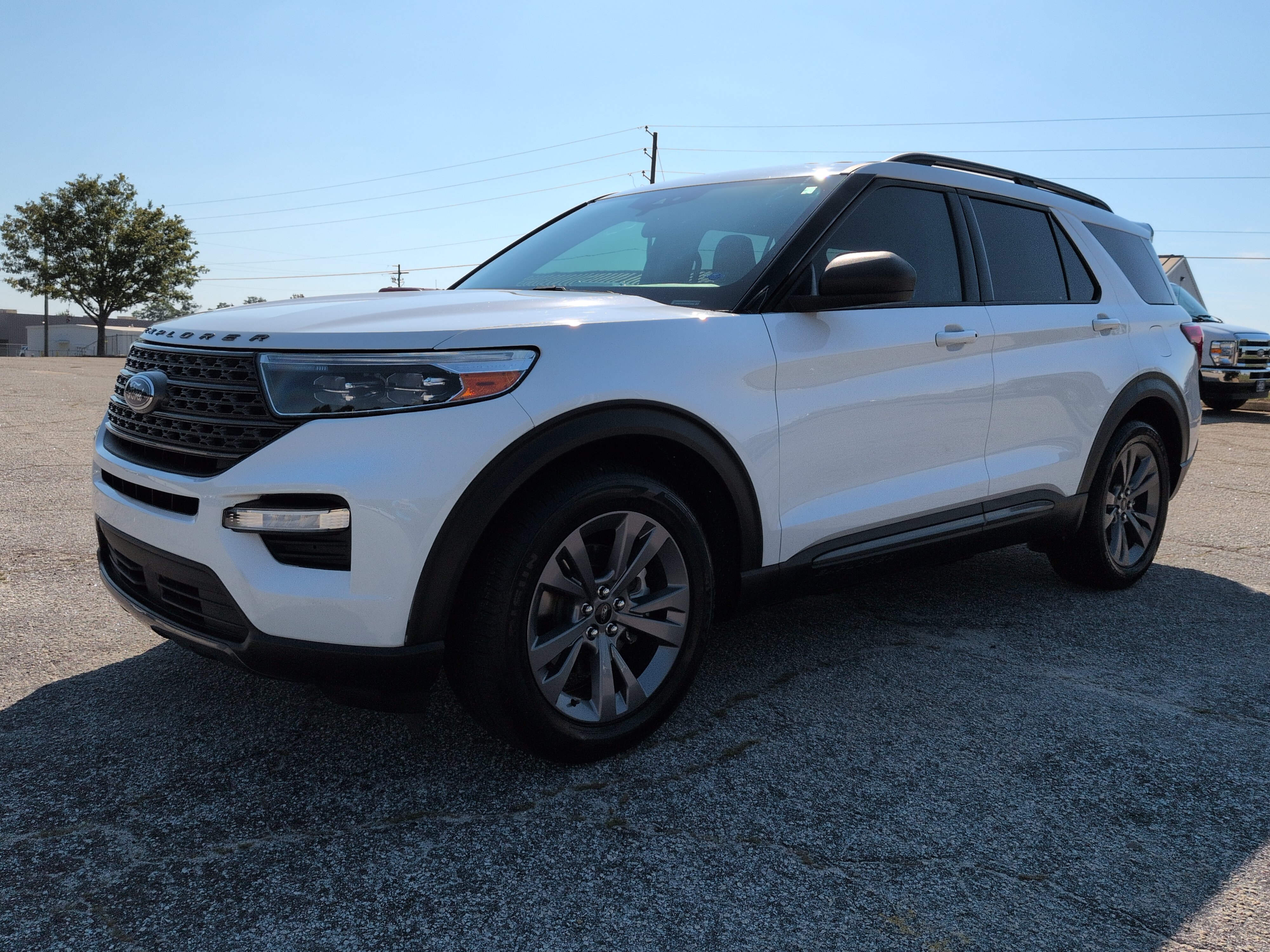 Certified 2021 Ford Explorer XLT w/ Equipment Group 202A RWD image 6