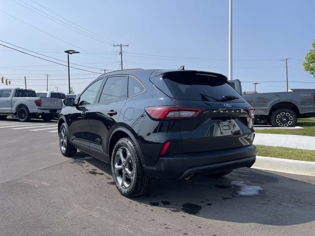 Certified 2025 Ford Escape ST-Line AWD/4WD image 3