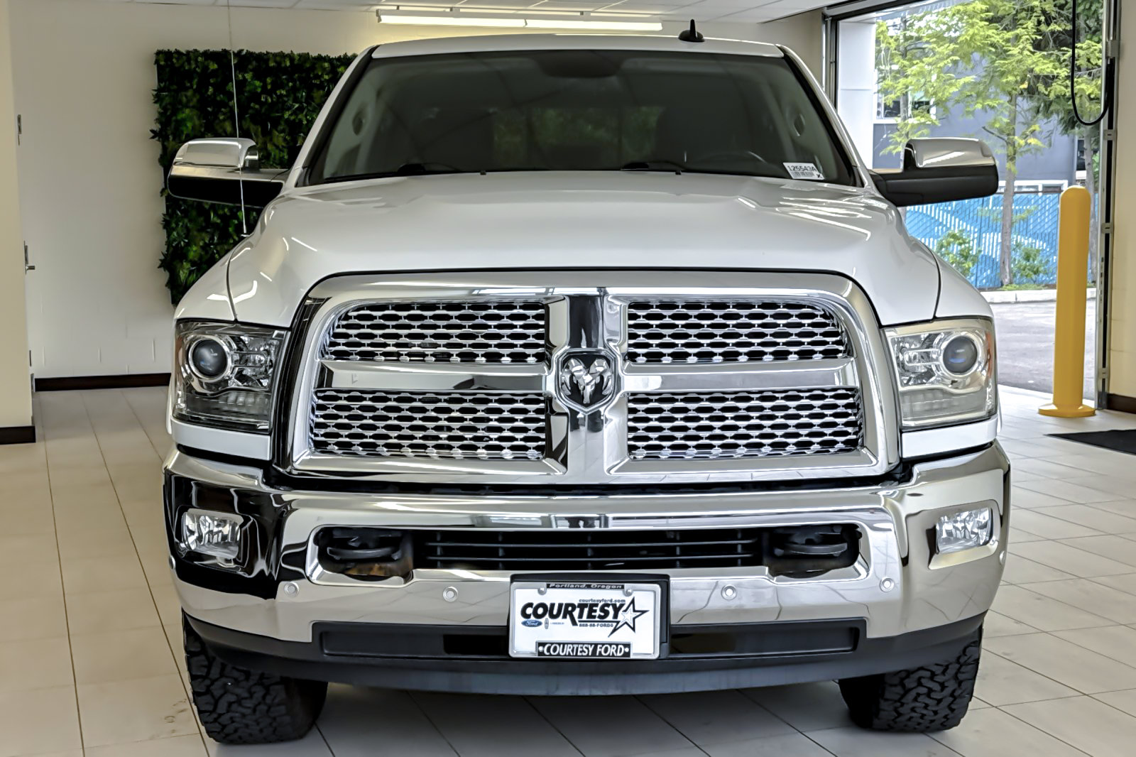 Used 2018 RAM 2500 Laramie w/ Off Road Package AWD/4WD image 9
