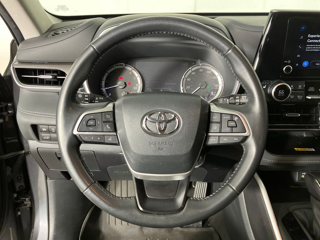 Used 2023 Toyota Highlander L image 15