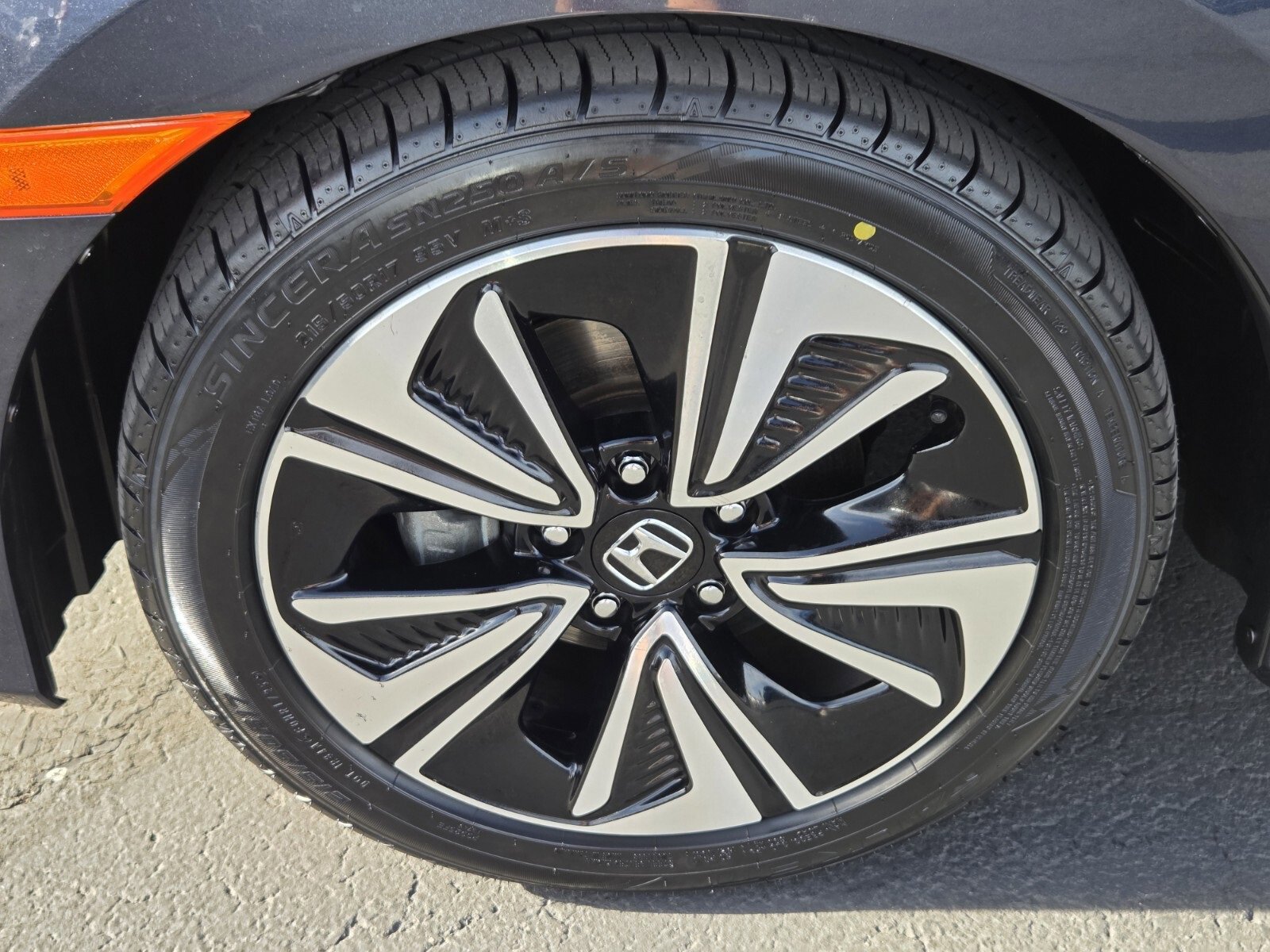 Used 2017 Honda Civic EX-L image 9