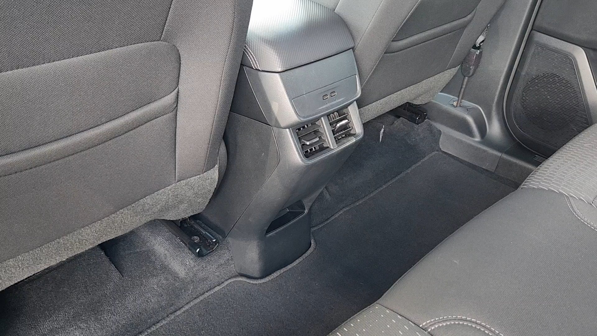 Used 2026 Chevrolet Equinox LT AWD/4WD image 17