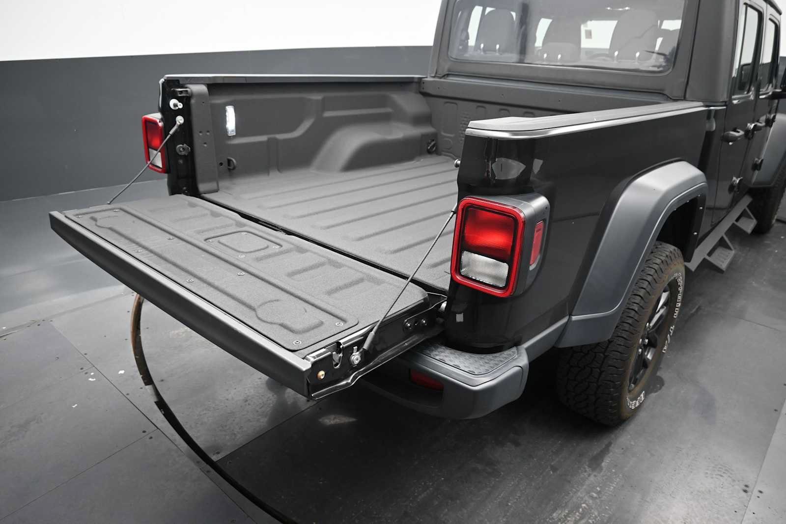 Used 2022 Jeep Gladiator Sport w/ Trailer Tow Package AWD/4WD image 25