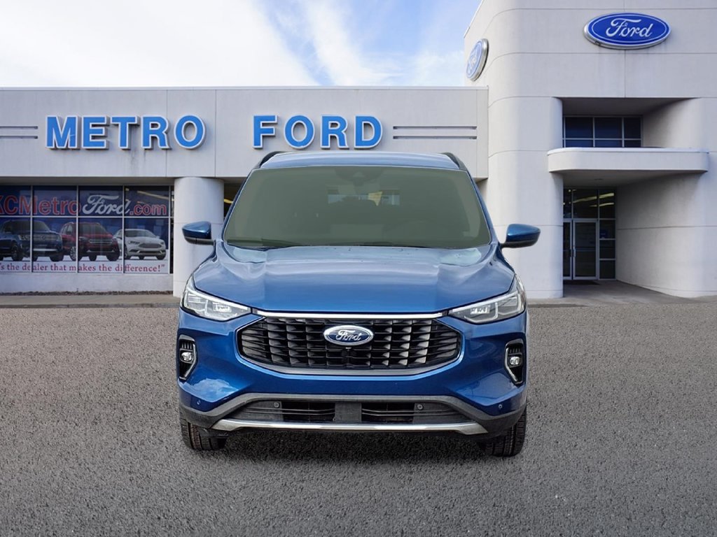 Certified 2023 Ford Escape Platinum w/ Class II Trailer Tow Package AWD/4WD image 8
