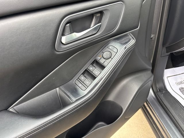 Used 2025 Nissan Rogue SV AWD/4WD image 16