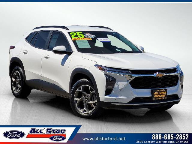 Used 2025 Chevrolet Trax LT w/ Driver Confidence Package FWD image 1