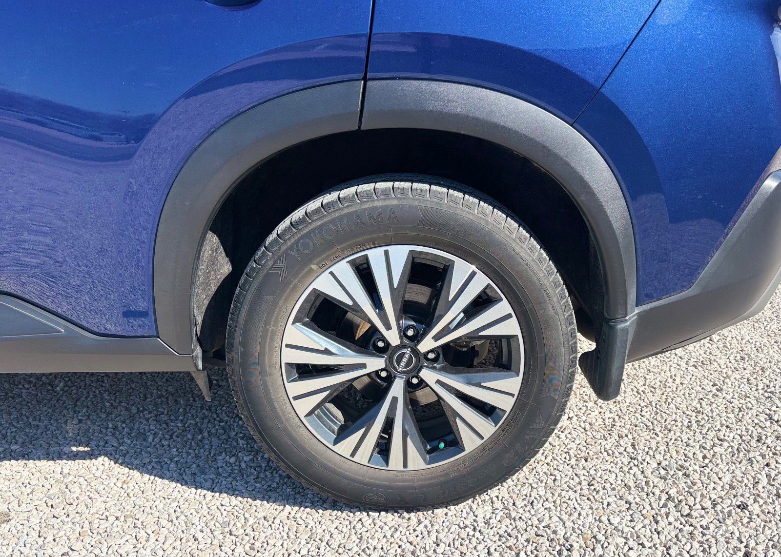 Used 2023 Nissan Rogue SV w/ SV Premium B Package image 16