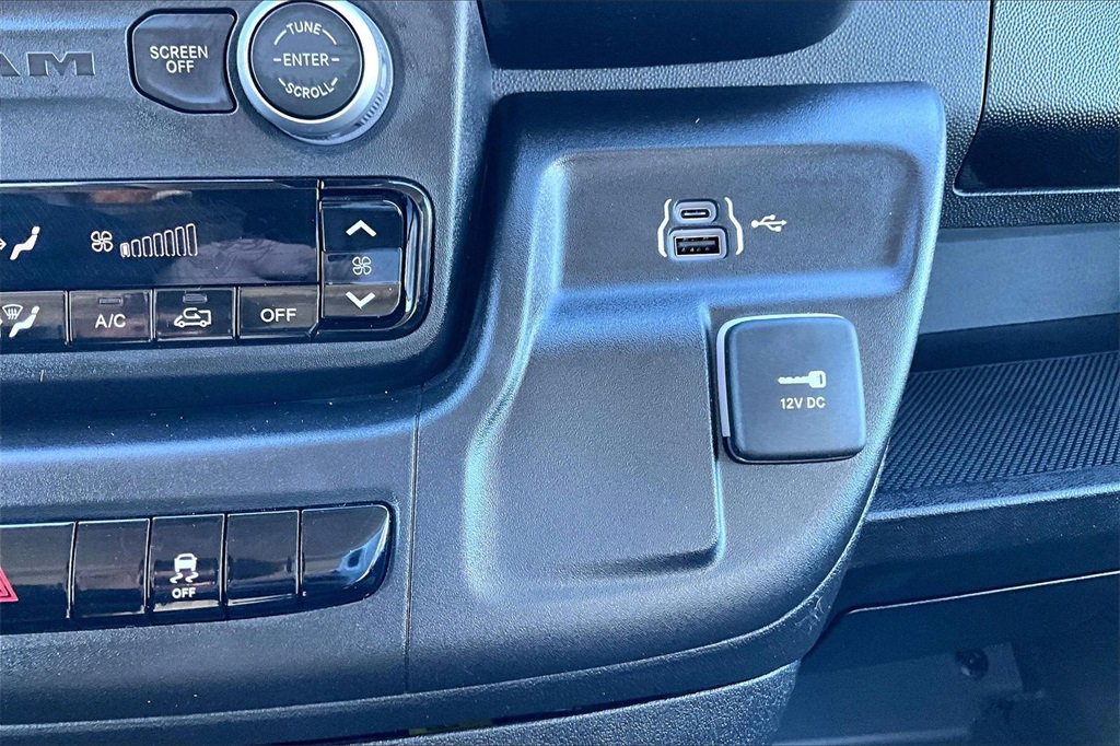 Used 2024 RAM ProMaster 2500 w/ Convenience Group image 30