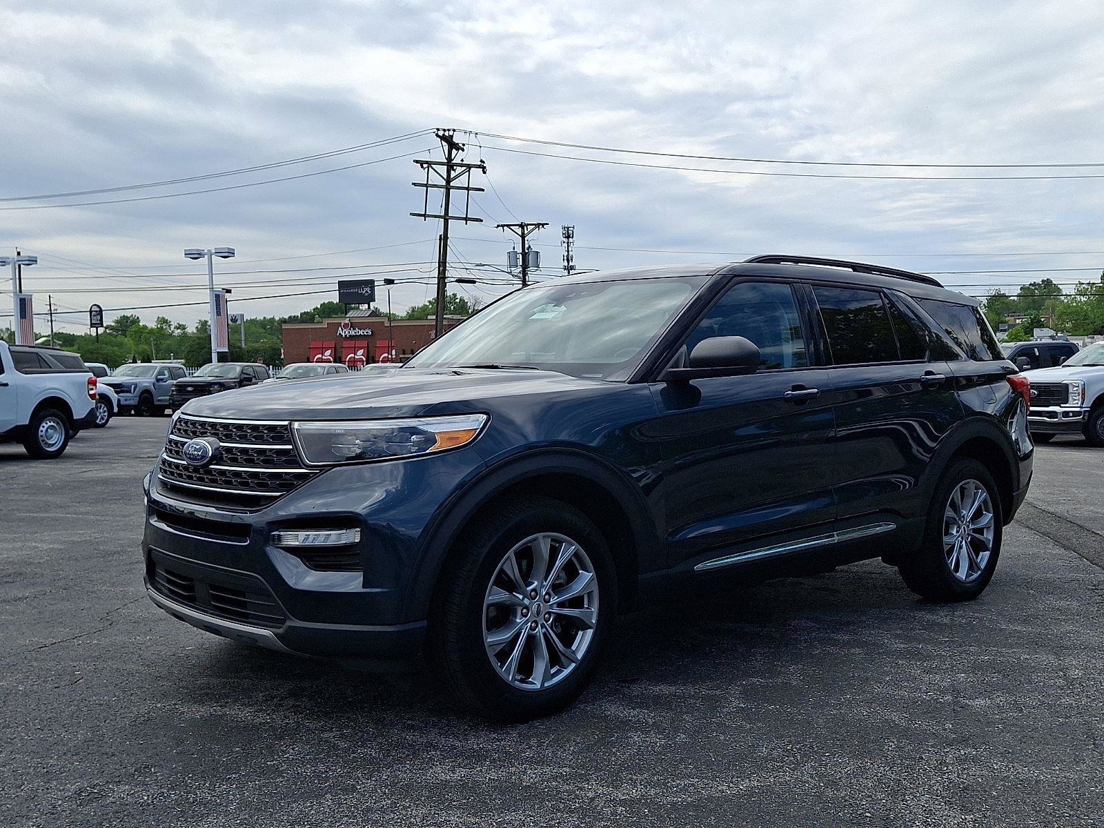 Certified 2023 Ford Explorer XLT w/ Equipment Group 202A AWD/4WD image 3