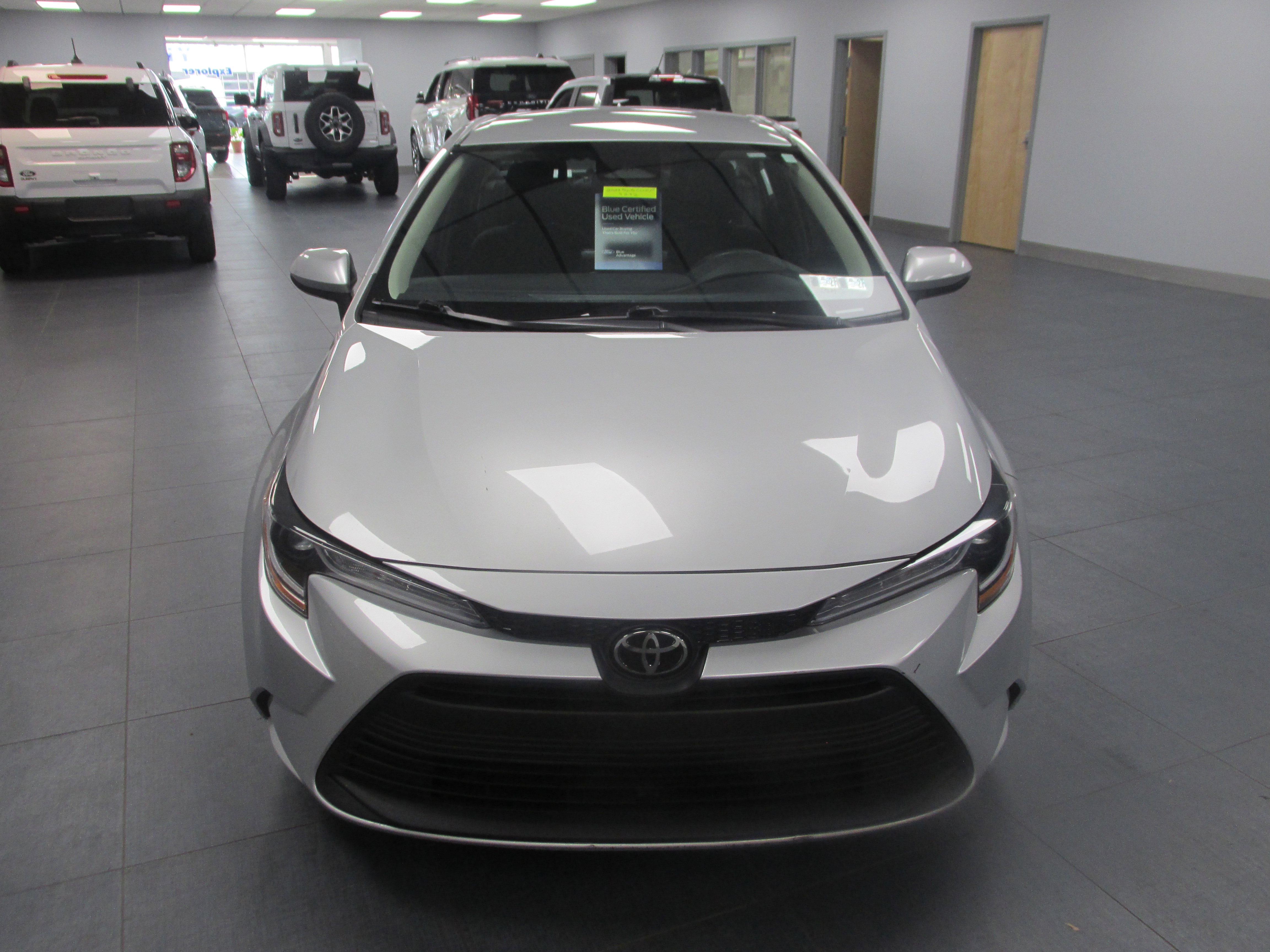 Used 2023 Toyota Corolla LE FWD image 2