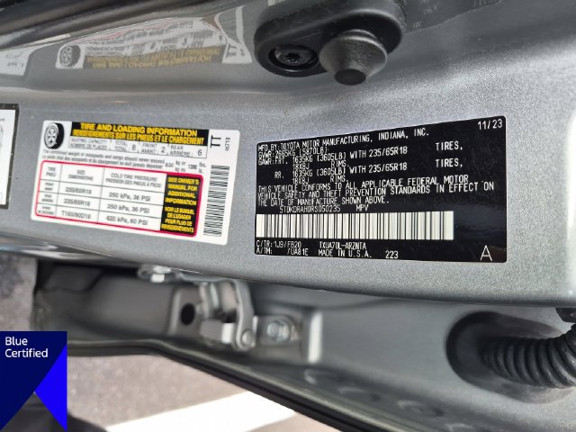 Used 2024 Toyota Highlander LE FWD image 41