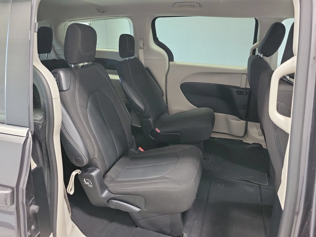 Used 2023 Chrysler Voyager LX FWD image 22