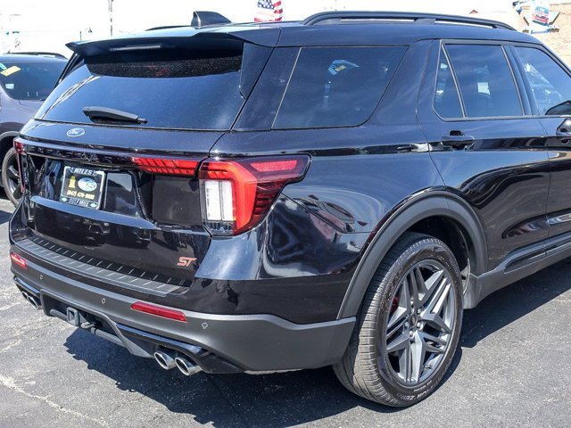 Certified 2025 Ford Explorer ST AWD/4WD image 9