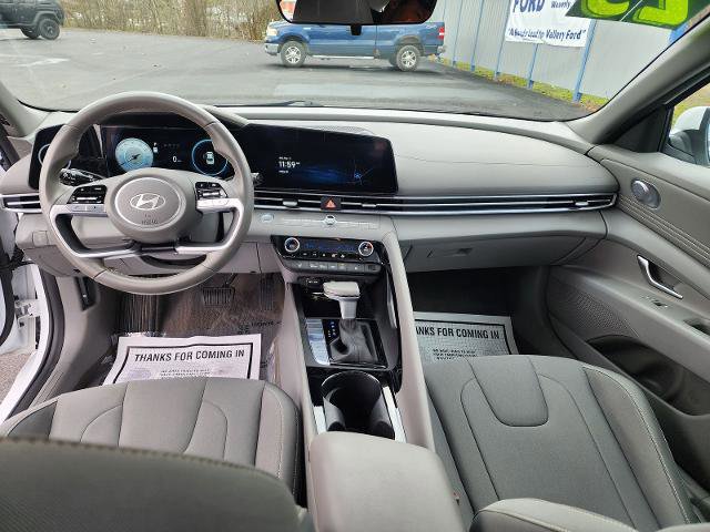 Used 2025 Hyundai Elantra SEL FWD image 23