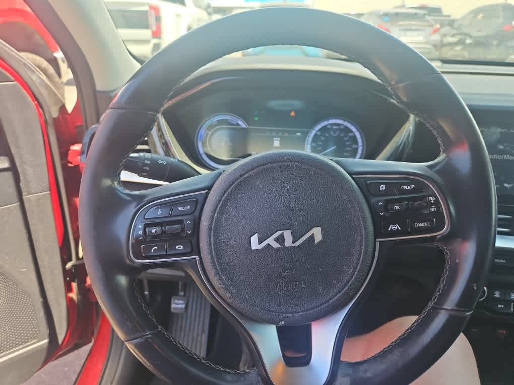 Used 2022 Kia Niro LXS FWD image 15